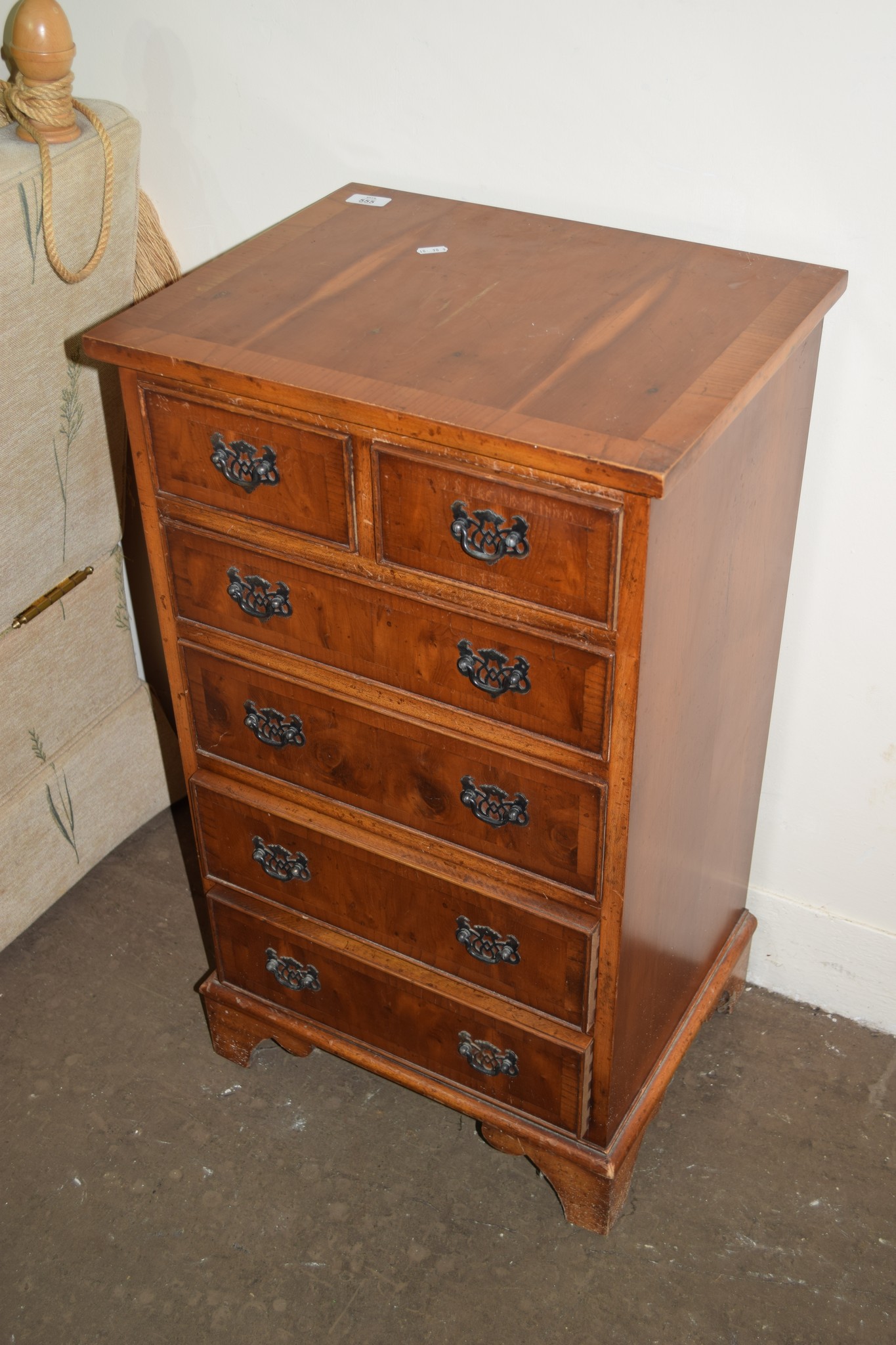 REPRODUCTION CHEST OF TWO SHORT OVER FOUR LONG DRAWERS WITH CROSS BANDED DECORATION TO TOP WIDTH - Image 2 of 2