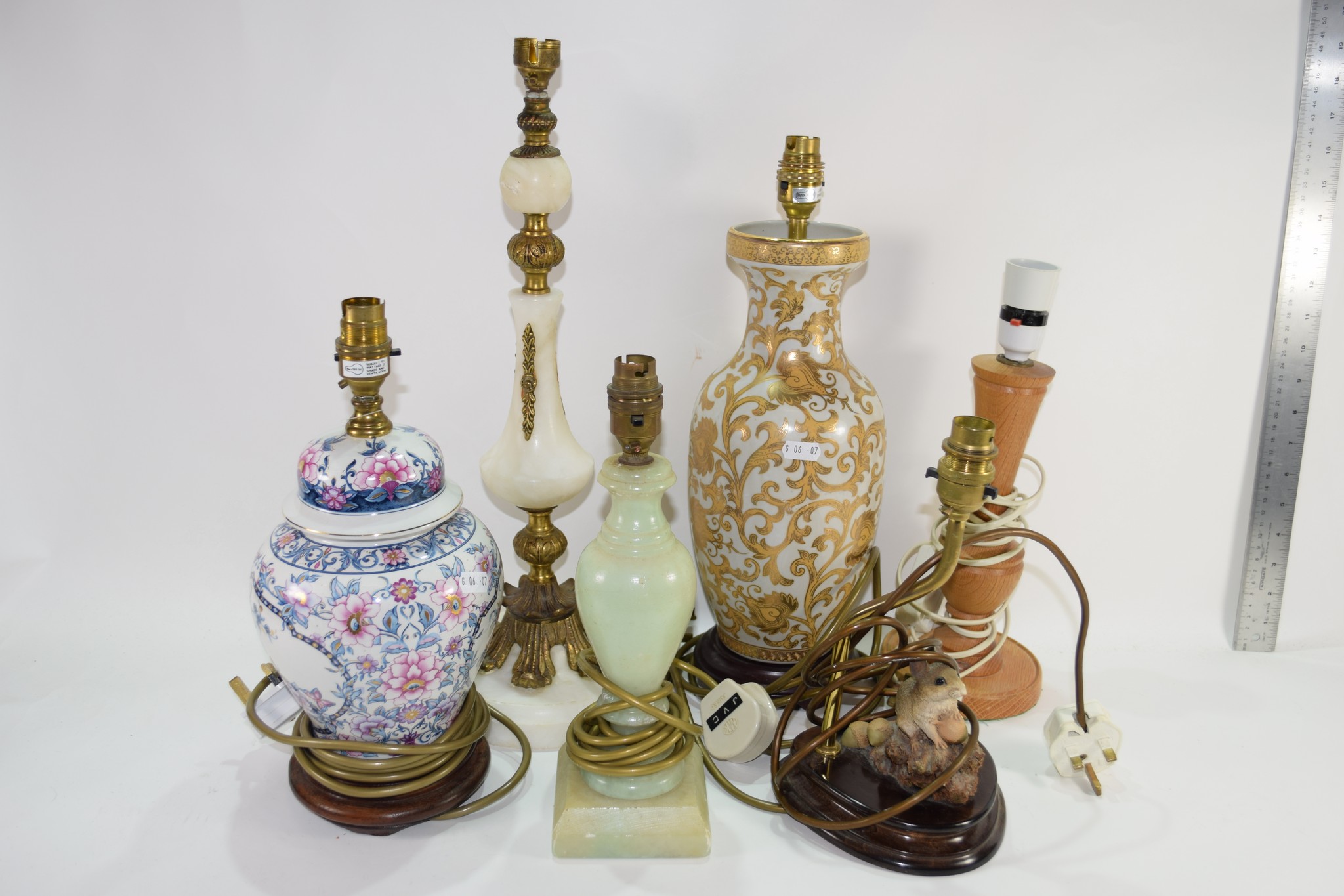 BOX QTY OF VARIOUS TABLE LAMPS