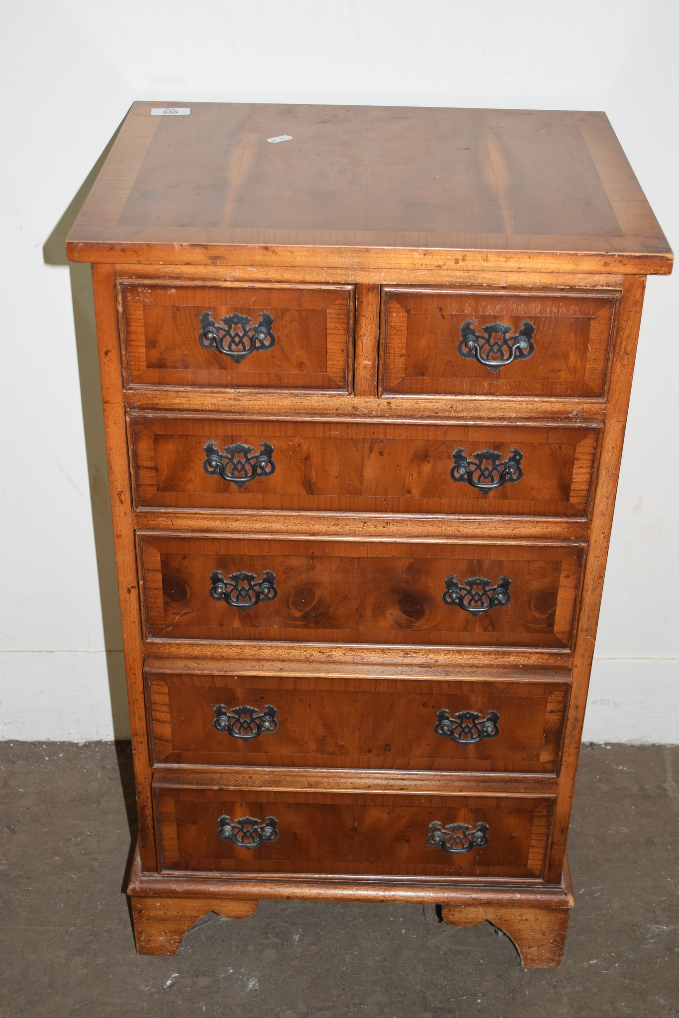 REPRODUCTION CHEST OF TWO SHORT OVER FOUR LONG DRAWERS WITH CROSS BANDED DECORATION TO TOP WIDTH