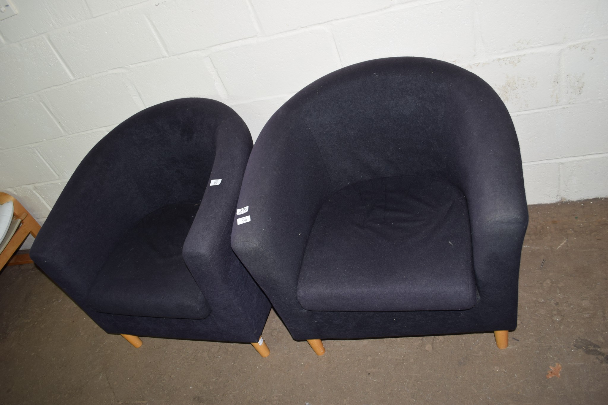 PAIR OF MODERN UPHOLSTERED TUB CHAIRS EACH APPROX WIDTH 75CM MAX - Image 2 of 2