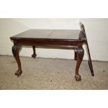 GOOD QUALITY 19TH CENTURY MAHOGANY WIND OUT DINING TABLE WITH CARVED LEGS RAISED OVER BALL AND