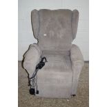 ELECTRIC RECLINER ARMCHAIR, WIDTH APPROX 82CM