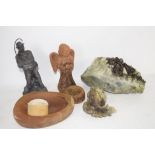 PLASTIC TRAY CONTAINING SPELTER FIGURE, LARGE PIECE OF QUARTZ TYPE ROCK