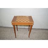 MID 20TH CENTURY GAMES TABLE WITH INSET CHEQUERBOARD ENCLOSING STORAGE COMPARTMENT