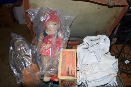 OLD SUITCASE CONTAINING TABLE CLOTHS, LINEN AND BOOKS