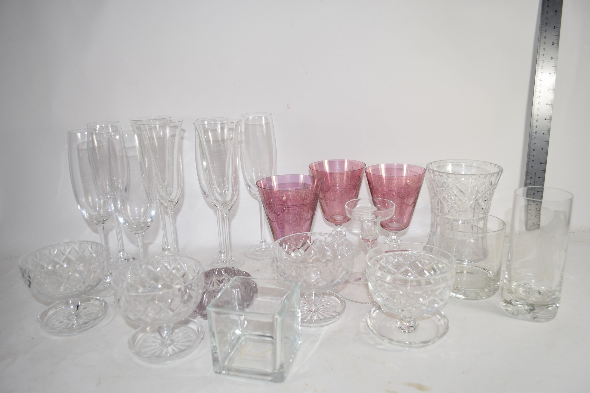 BOX CONTAINING GLASS WARES, CHAMPAGNE FLUTES ETC
