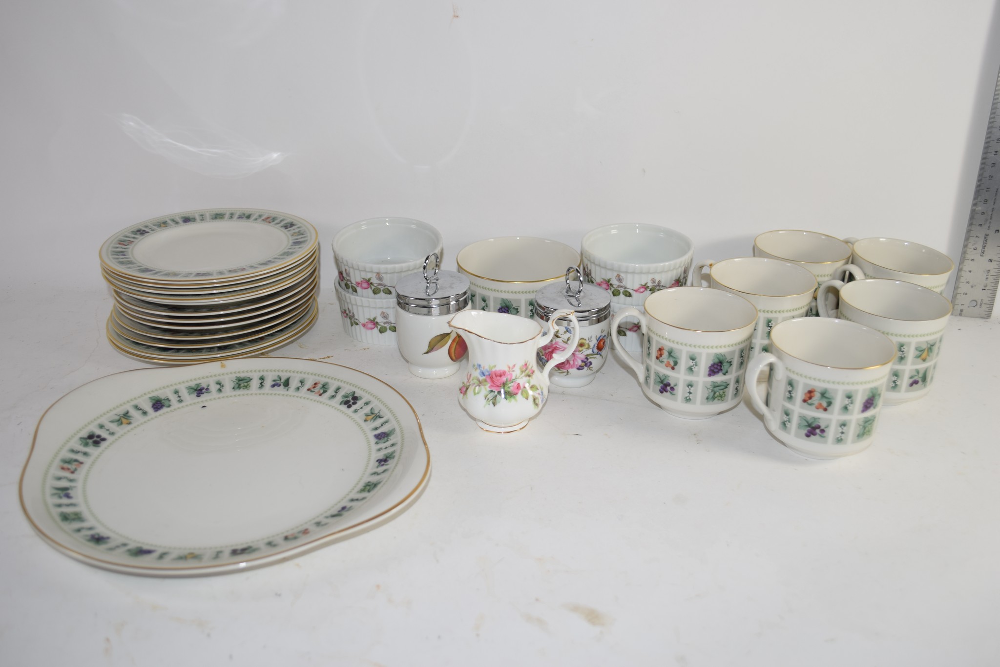 TRAY CONTAINING ROYAL DOULTON PART TEA SET IN THE TAPESTRY PATTERN INCLUDING SIX CUPS, SAUCERS AND