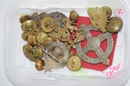 BOX CONTAINING MILITARY BUTTONS AND BADGES