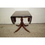 19TH CENTURY MAHOGANY DROP LEAF TABLE RAISED ON TURNED PEDESTAL WITH STRUNG DECORATION TO TOP, WIDTH