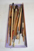 SMALL BOX CONTAINING PAINT BRUSHES, VARIOUS SIZES