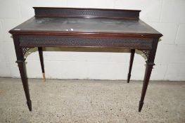 REGENCY STYLE SIDE TABLE WITH INSET LEATHER TOP ABOVE A CARVED FRIEZE OVER TAPERED LEGS, WIDTH