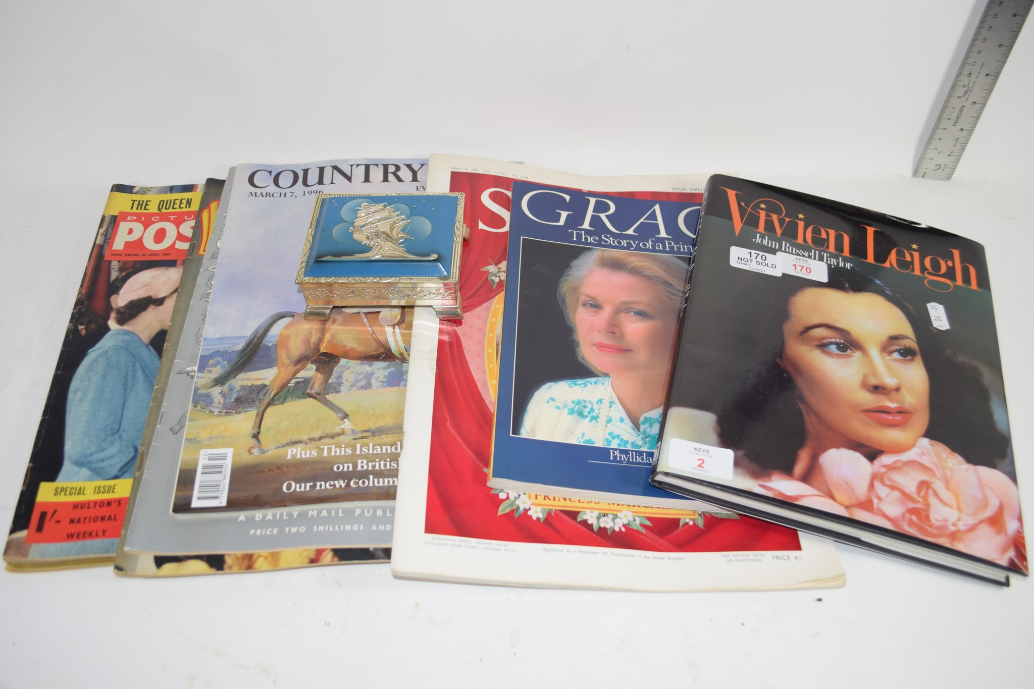 BOOK ON VIVIENNE LEIGH, OTHER ROYAL MEMORABILIA, COPIES OF COUNTRY LIFE ETC