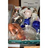 TRAY CONTAINING CERAMIC AND OTHER ITEMS, KITCHEN WARES, BLUE BOWLS ETC AND GLASS VASE