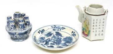 Chinese porcelain small dish with Chinese characters decorated in underglaze blue, with Qangxi