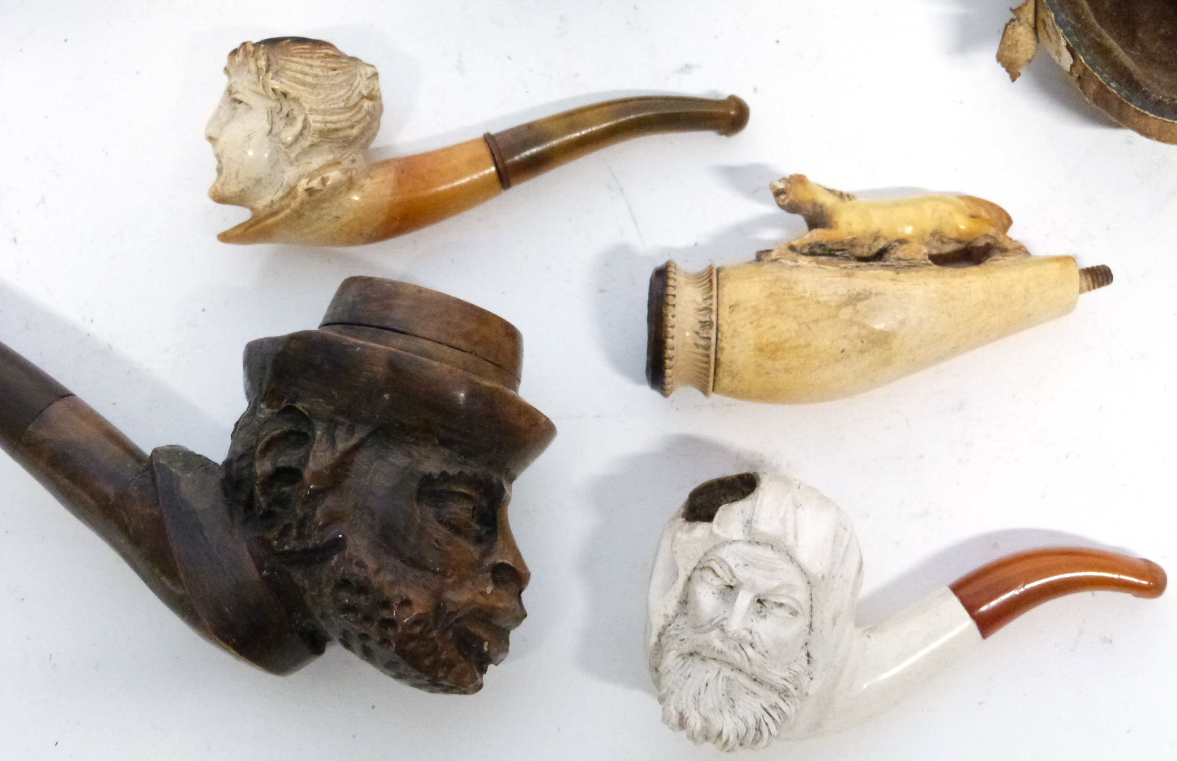 Small plastic case containing a Meerschaum type pipe and leather pipe cases (5) - Image 3 of 3