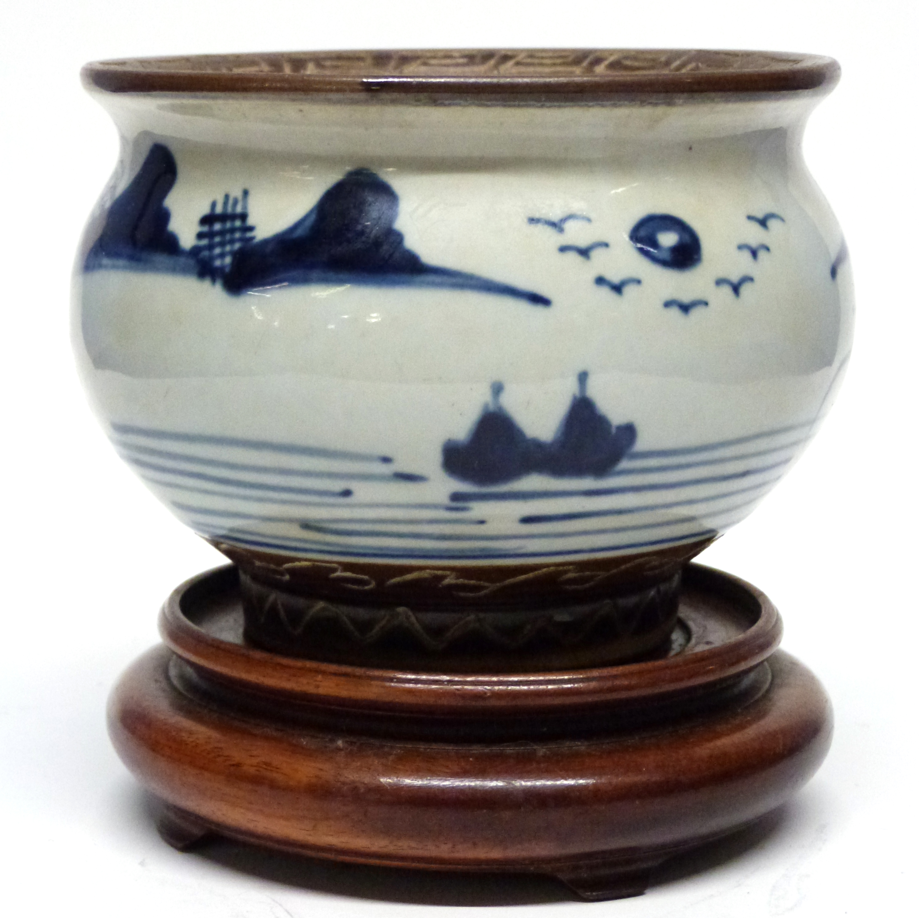 Batavia style porcelain bowl with a blue and white design within a brown glazed border, 13cm diam - Image 2 of 2