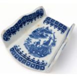 18th century Worcester asparagus server decorated in underglaze blue with the fisherman pattern, 8cm