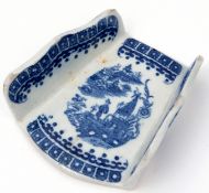 18th century Worcester asparagus server decorated in underglaze blue with the fisherman pattern, 8cm