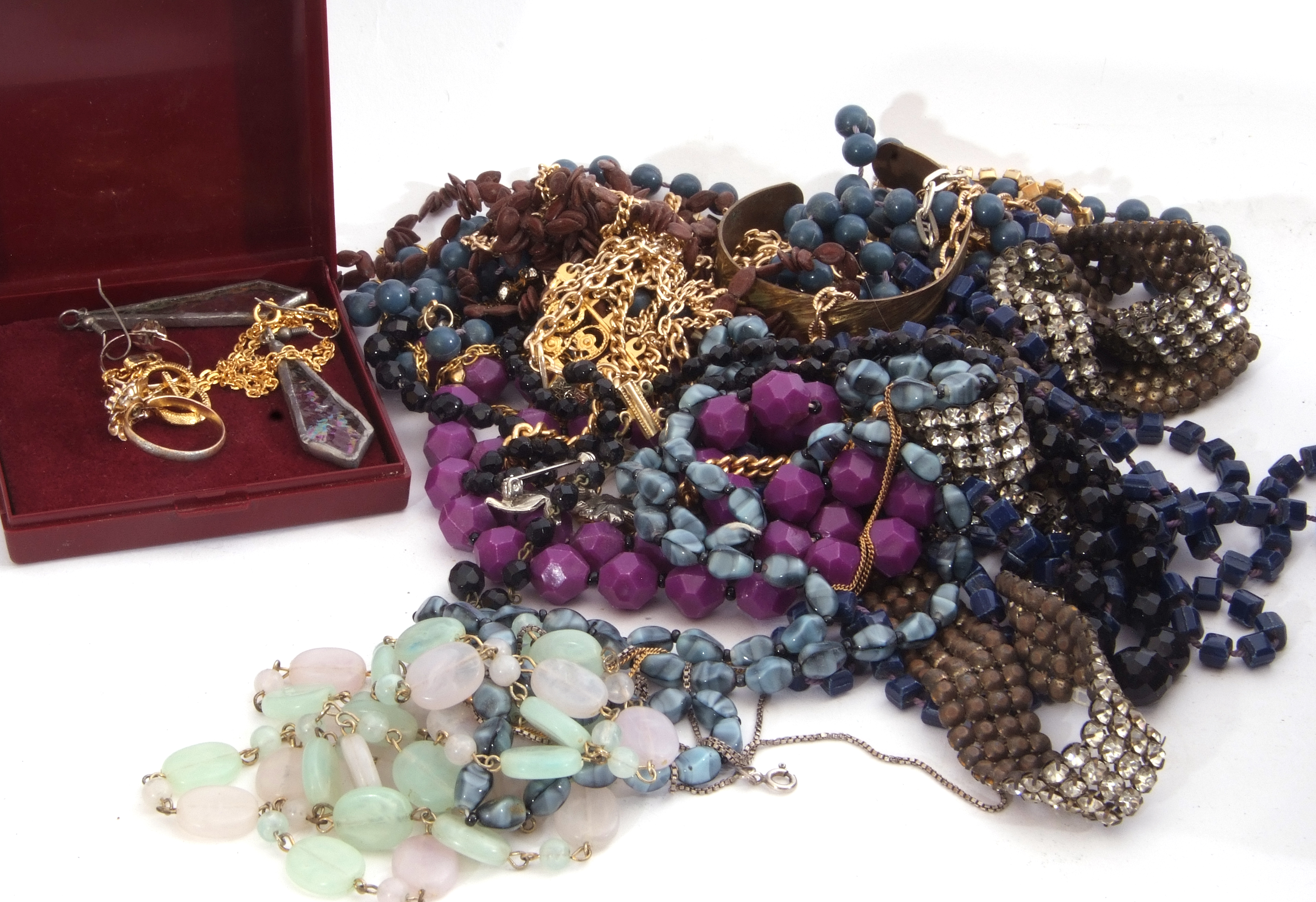 Large quantity of costume jewellery to include necklace, brooches, earrings etc - Image 2 of 2