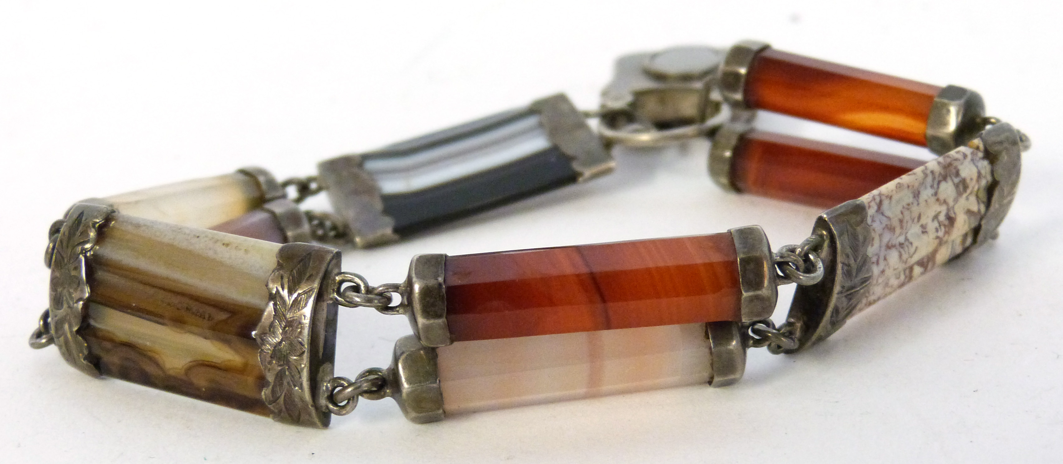 Mid-19th century agate bracelet, the three rectangular shaped agate panels each capped with a - Image 2 of 3