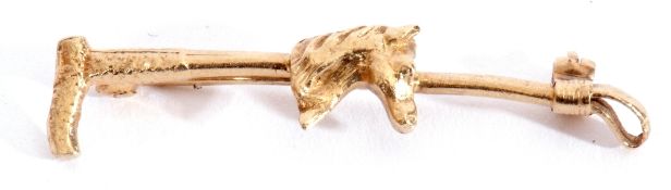 9ct gold riding crop and horse head brooch, 4cm long, 2.6gms