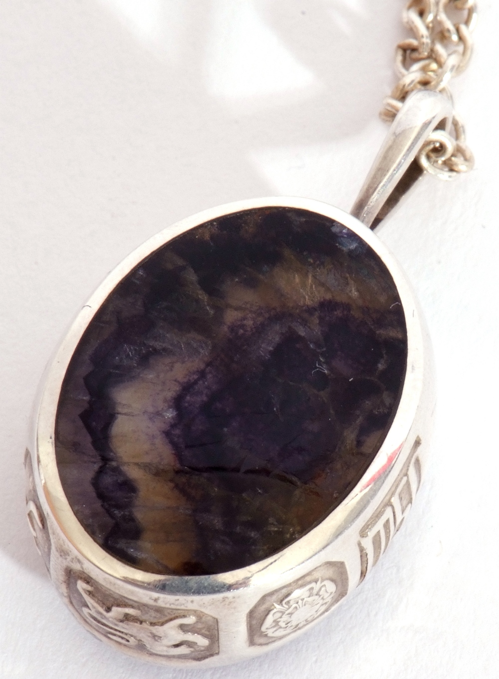 Mixed Lot: silver framed double sided Blue John pendant on a sterling marked chain, together with - Image 10 of 10