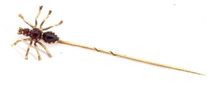 585 stamped garnet set "spider" stick pin, 5.5cm long
