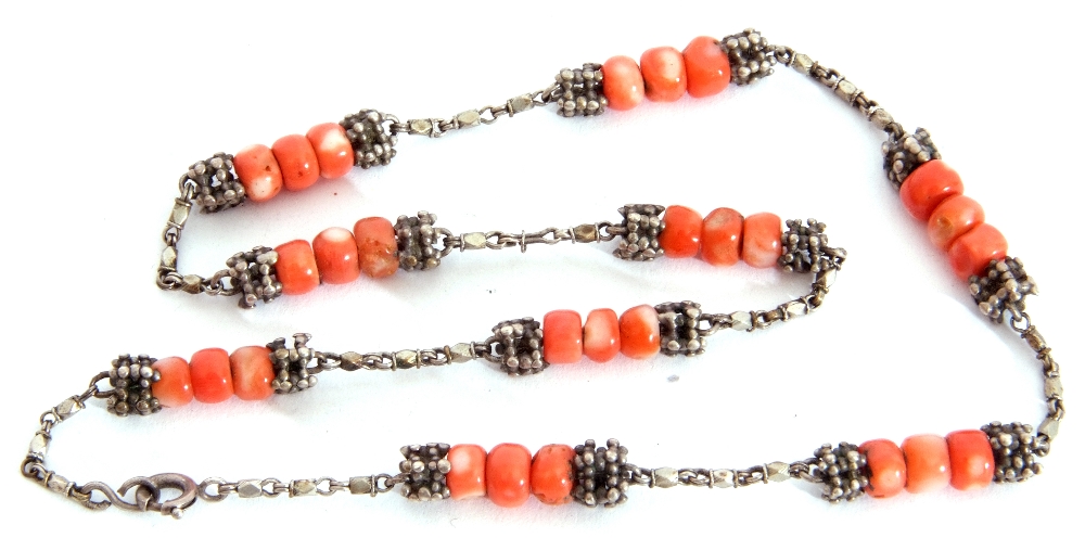 Vintage white metal and coral bead necklace, each section with three coral beads, capped with two - Image 4 of 4