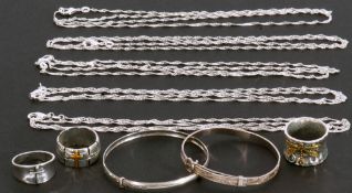 Mixed Lot: mainly white metal jewellery to include chains, two expandable bracelets and three rings,