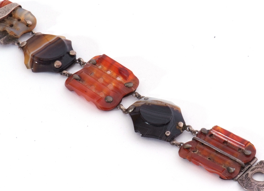 Victorian Scottish white metal and agate bracelet in the form of a belt, five agate panels, chain - Image 4 of 7