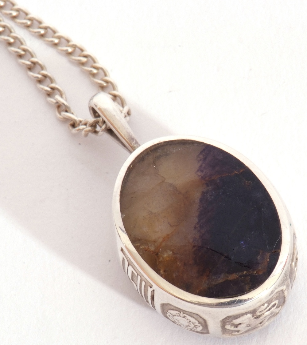 Mixed Lot: silver framed double sided Blue John pendant on a sterling marked chain, together with - Image 9 of 10