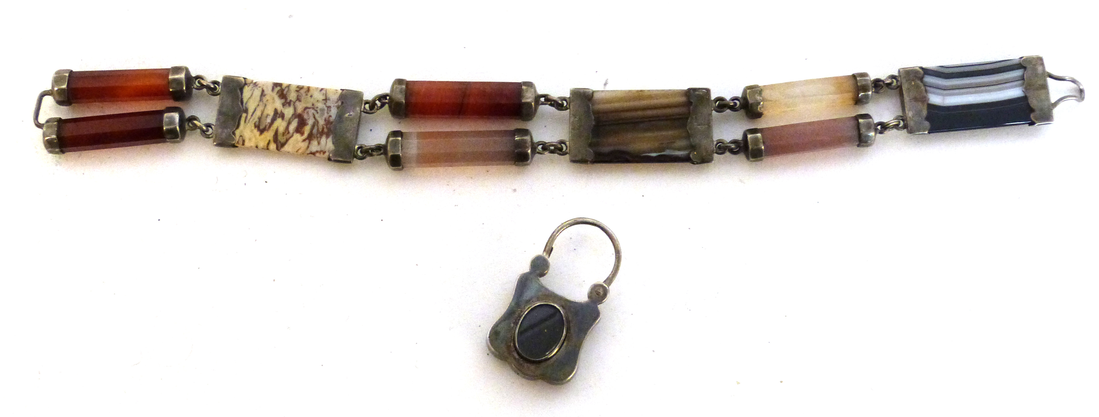 Mid-19th century agate bracelet, the three rectangular shaped agate panels each capped with a - Image 3 of 3