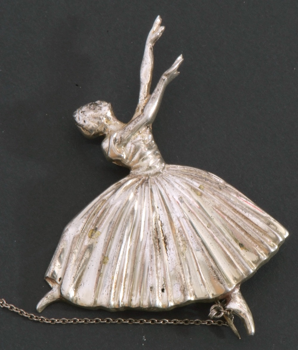 Vintage silver ballerina brooch, Birmingham 1946, well detailed with dress folds etc, regn no