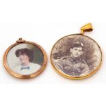 Mixed Lot: 9ct gold framed circular glazed double sided locket, Chester 1915, 4cm diam, together