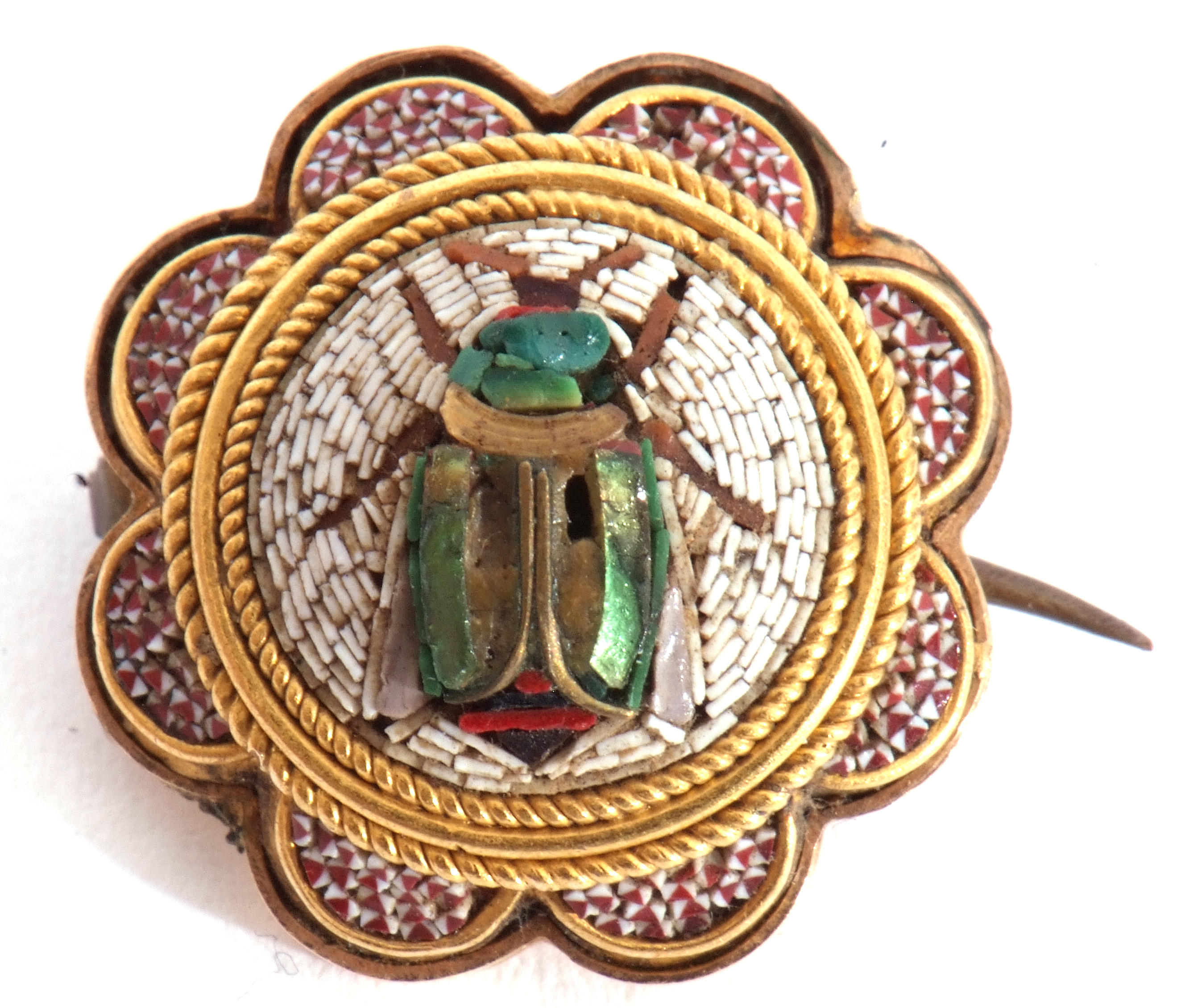 Antique micro-mosaic scarab brooch, circa 1870, in a rope twist and yellow metal petal formed - Image 2 of 3