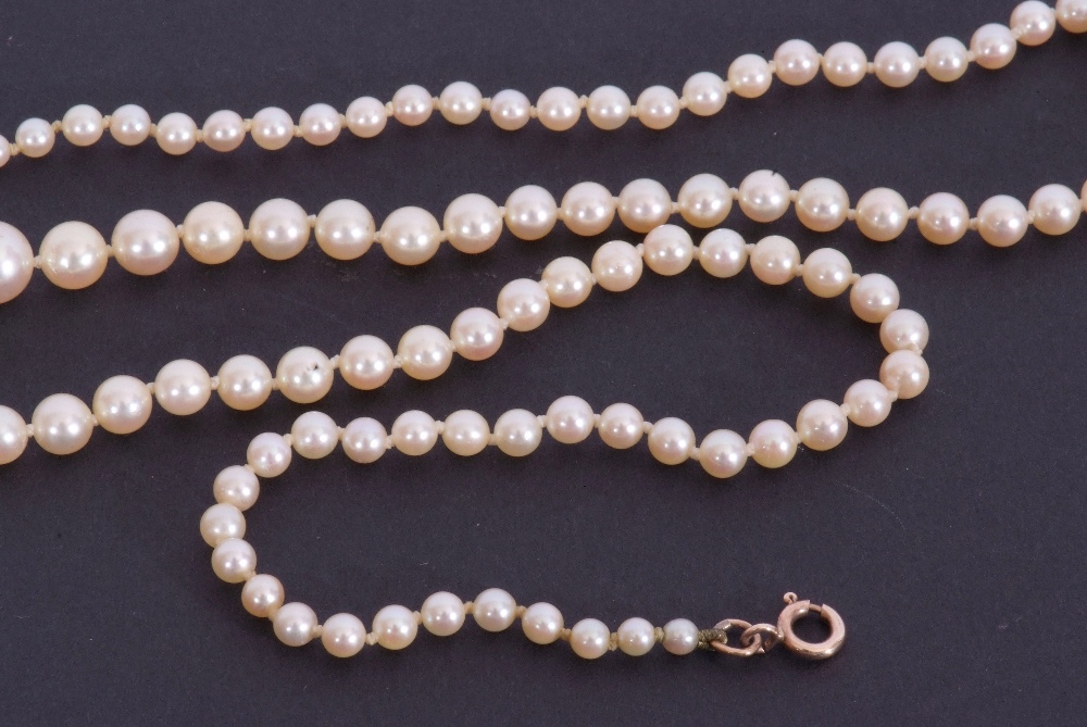 Single row of graduated cultured pearls, 6mm-2mm, 49cm long, to a 9K stamped later clasp fitting - Image 4 of 4