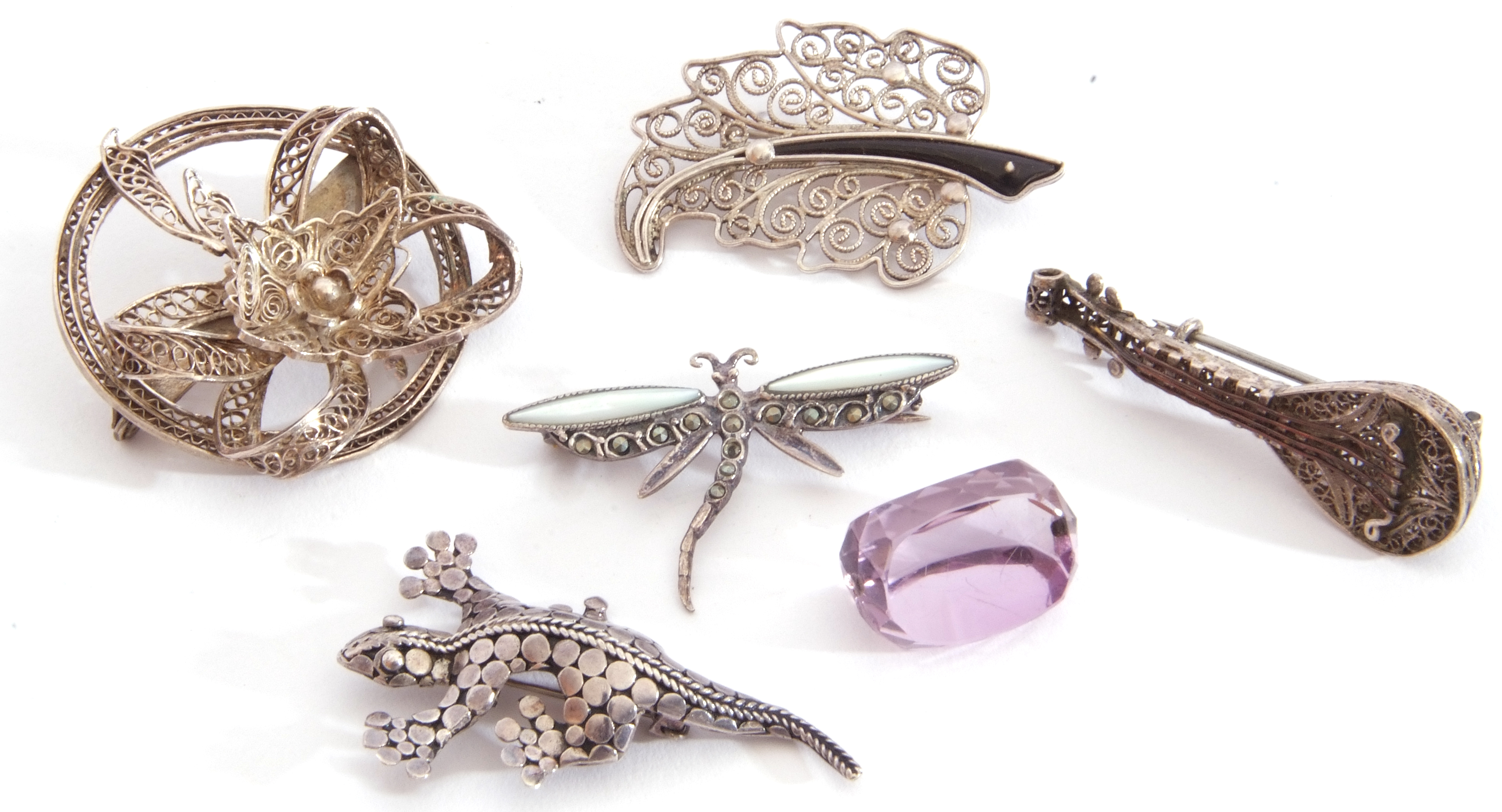 Mixed Lot: 925 marked lizard brooch, and dragonfly brooch, three other white metal brooches together - Image 2 of 3