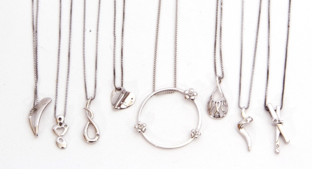 Mixed Lot: eight modern white metal pendant necklaces, each highlighted with a single cut diamond( - Image 3 of 3