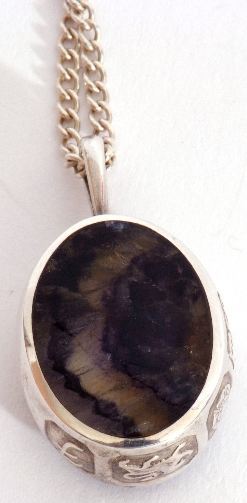 Mixed Lot: silver framed double sided Blue John pendant on a sterling marked chain, together with - Image 5 of 10