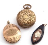Mixed Lot: vintage brass sovereign case, Victorian gold back and front locket, together with a