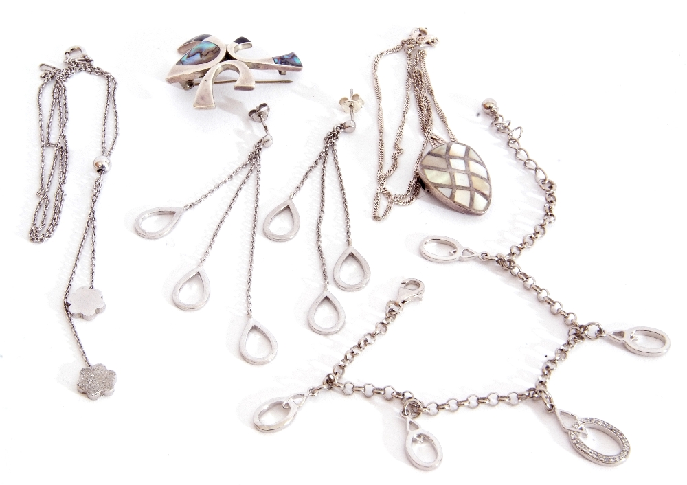 Mixed Lot: white metal jewellery to include matching bracelet, earrings, with oval shaped drops