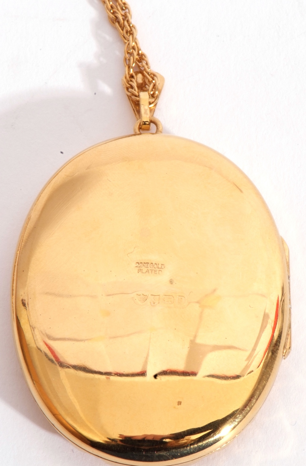 Large gold plated oval locket on a 925 stamped chain together with a porcelain brooch, brass cross - Image 4 of 9