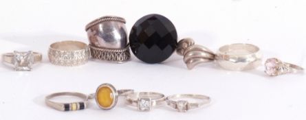 Mixed Lot: eleven various white metal rings, 34.2gms g/w