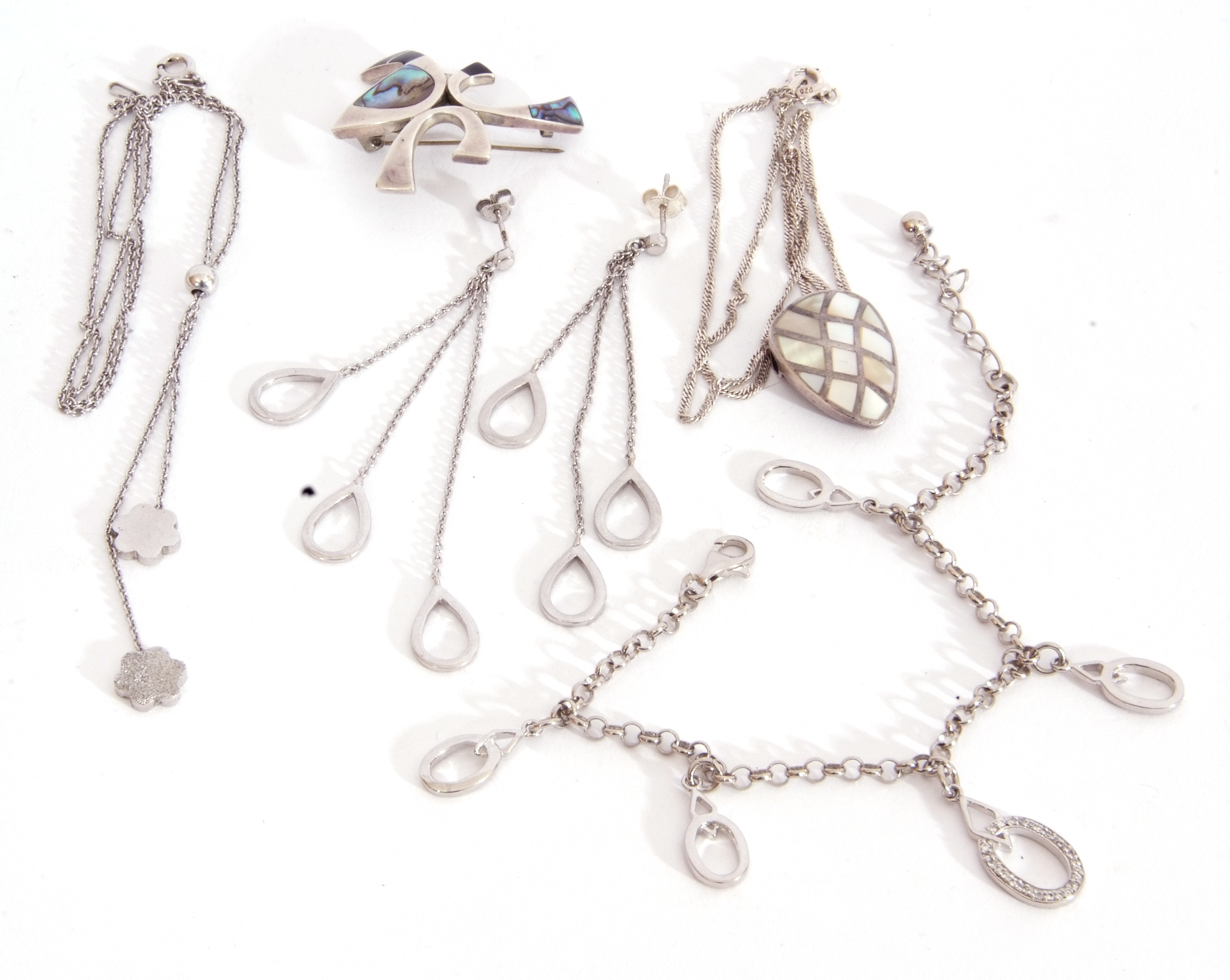 Mixed Lot: white metal jewellery to include matching bracelet, earrings, with oval shaped drops - Image 2 of 2