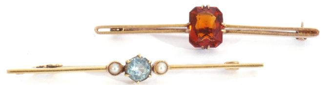 Mixed Lot: two vintage 15ct stamped bar brooches, a citrine, blue stone and seed pearl example,