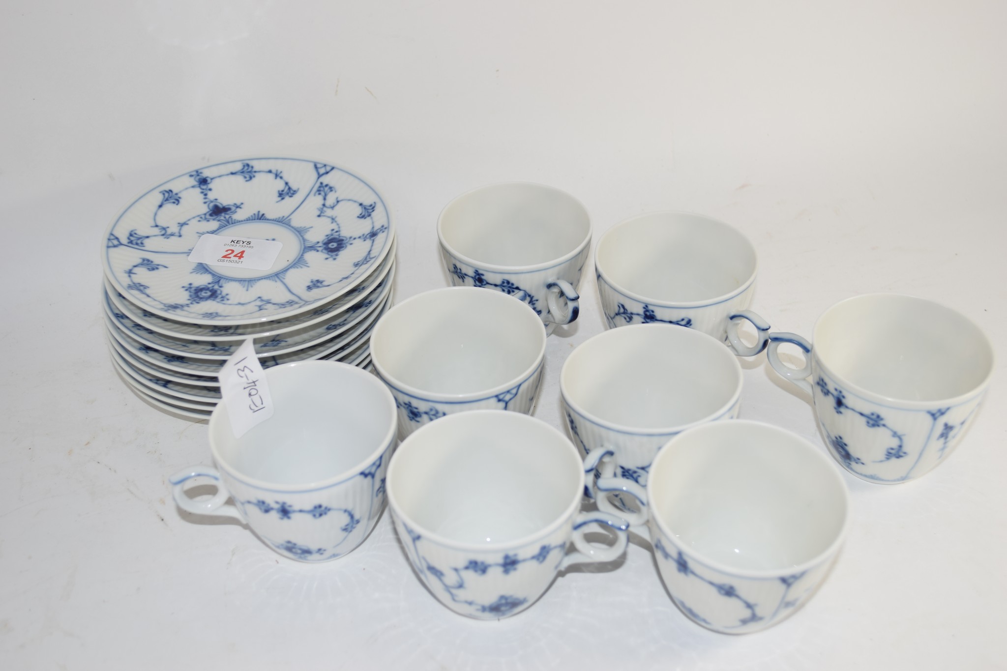 PART COPENHAGEN PORCELAIN TEA SET IN MEISSEN STYLE COMPRISING 8 CUPS AND SAUCERS - Image 2 of 2