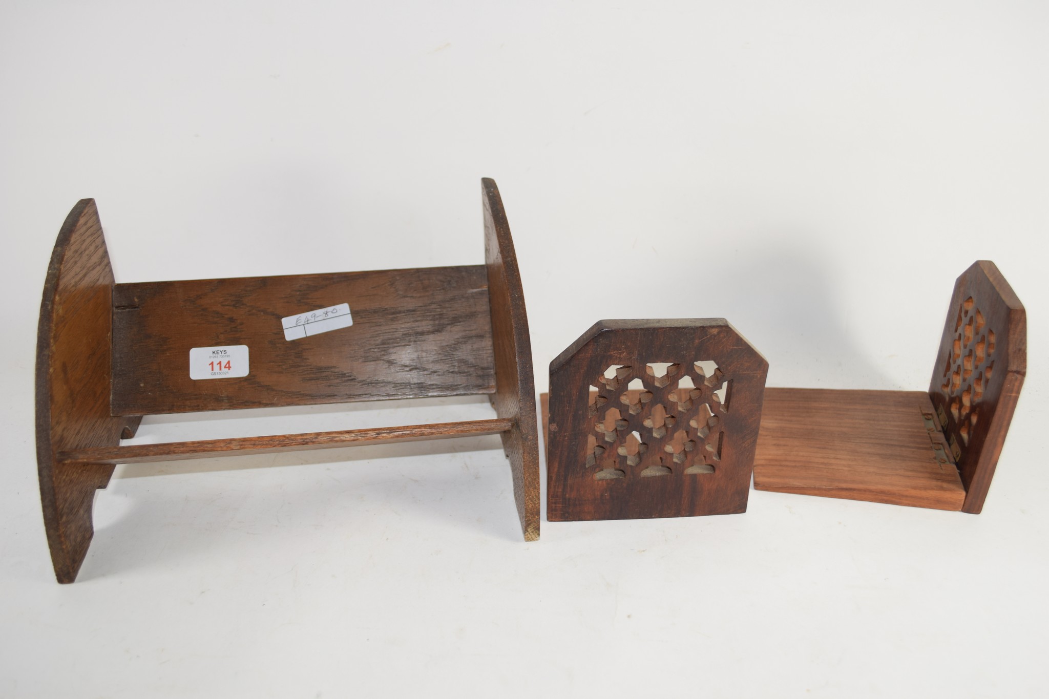 WOODEN MAGAZINE RACK AND PAIR OF BOOKENDS