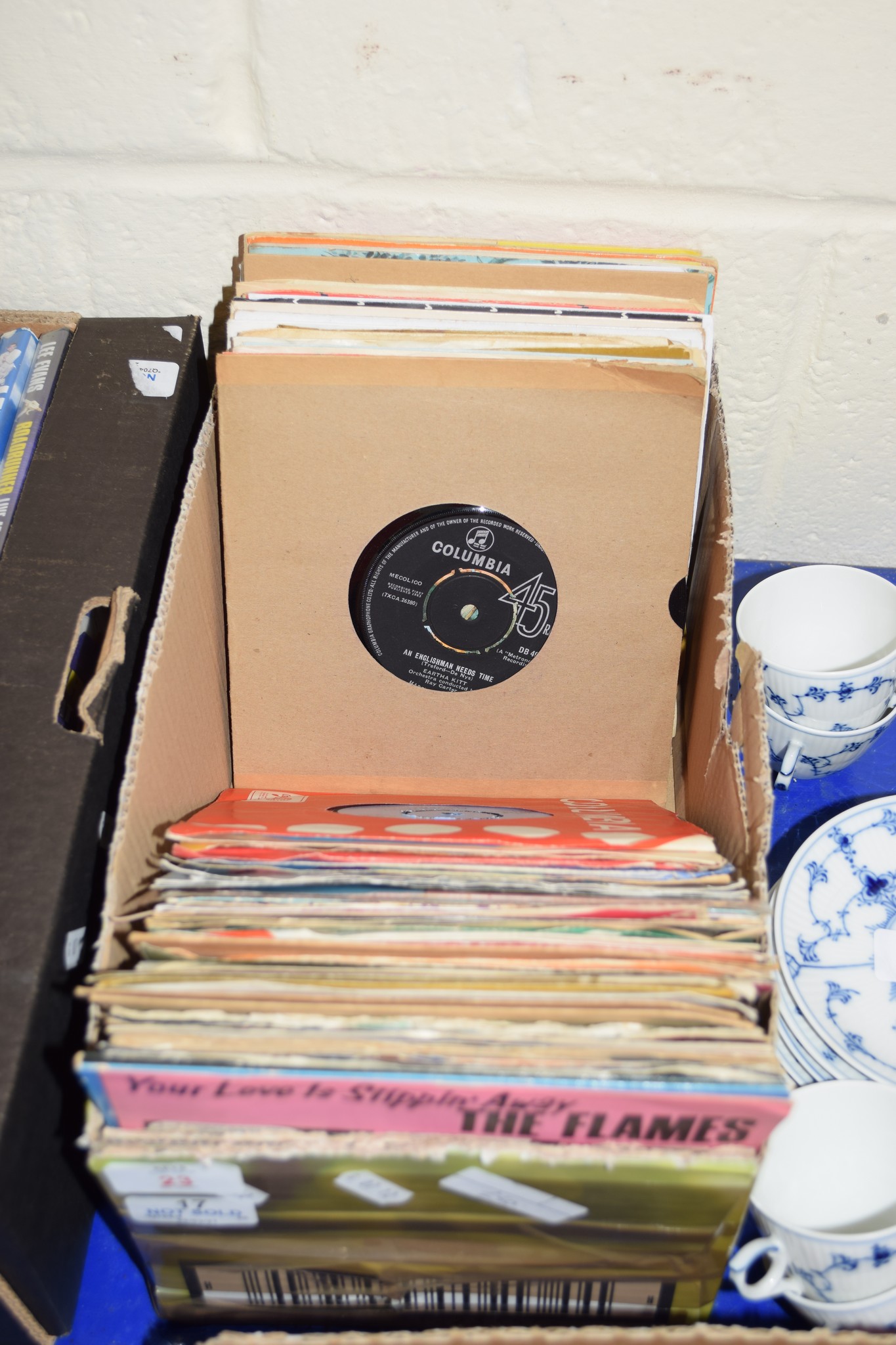 BOX CONTAINING RECORDS, 45RPM, MAINLY POP MUSIC - Image 3 of 3