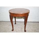 SMALL MAHOGANY EFFECT CIRCULAR OCCASIONAL TABLE, APPROX 50CM DIAM