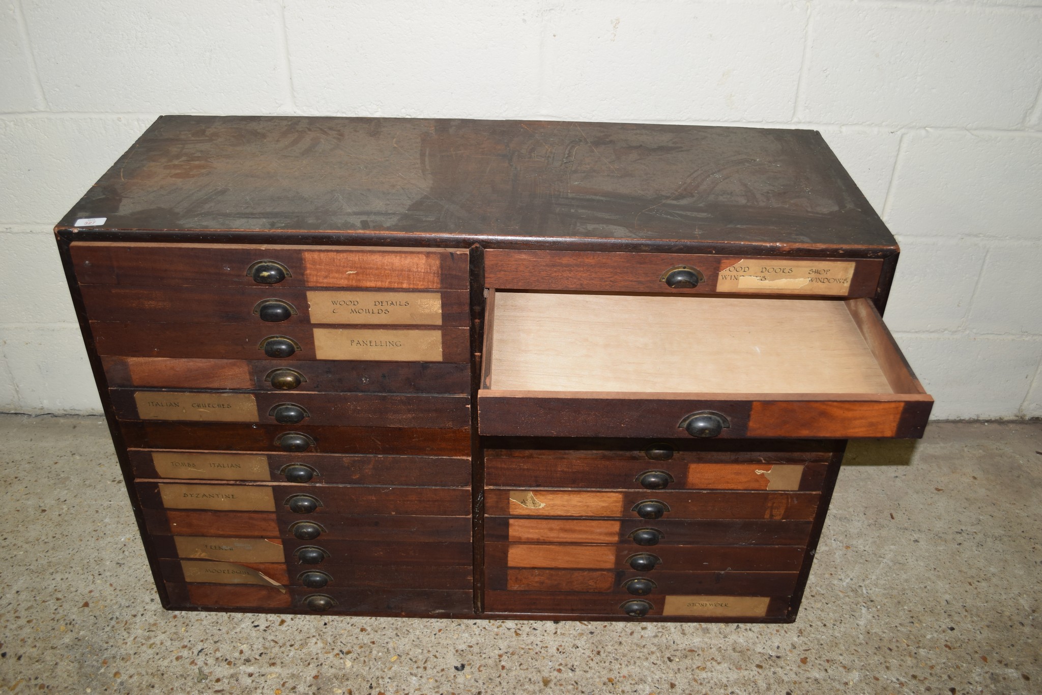 VINTAGE PINE STORAGE CHEST, POSSIBLY EX-RETAIL, CONTAINING 24 SHALLOW DRAWERS, APPROX 113 X 44CM - Image 3 of 4